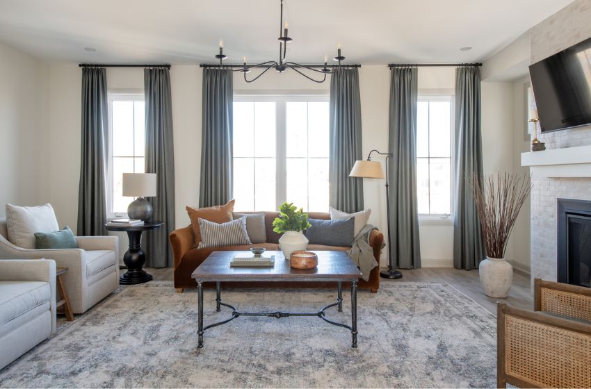 Astoria - Single Family Home - Living Room